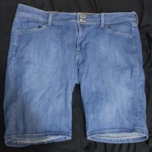 Old Navy Bermuda Shorts sz 16